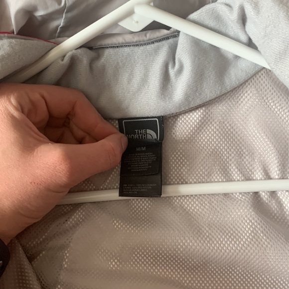 Clean, like new North Face rain jacket. Please contact for questions. Thanks!! - Picture 2 of 3